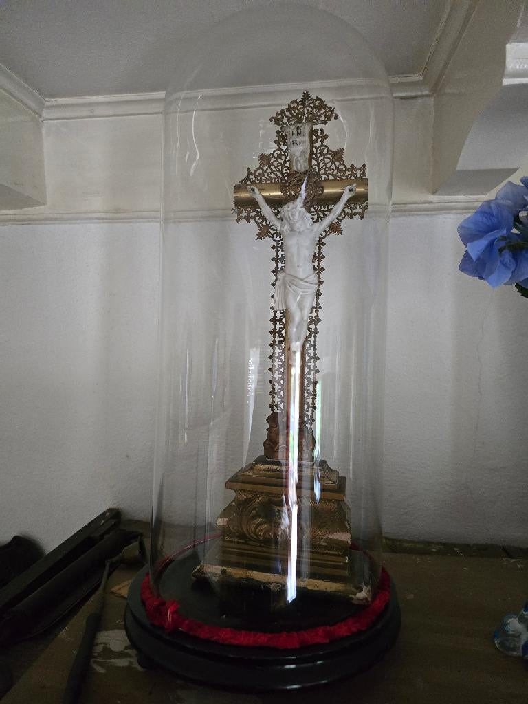 jezus beeld aan kruis incl. stolp, Antiek en Kunst, Antiek | Religie, Ophalen