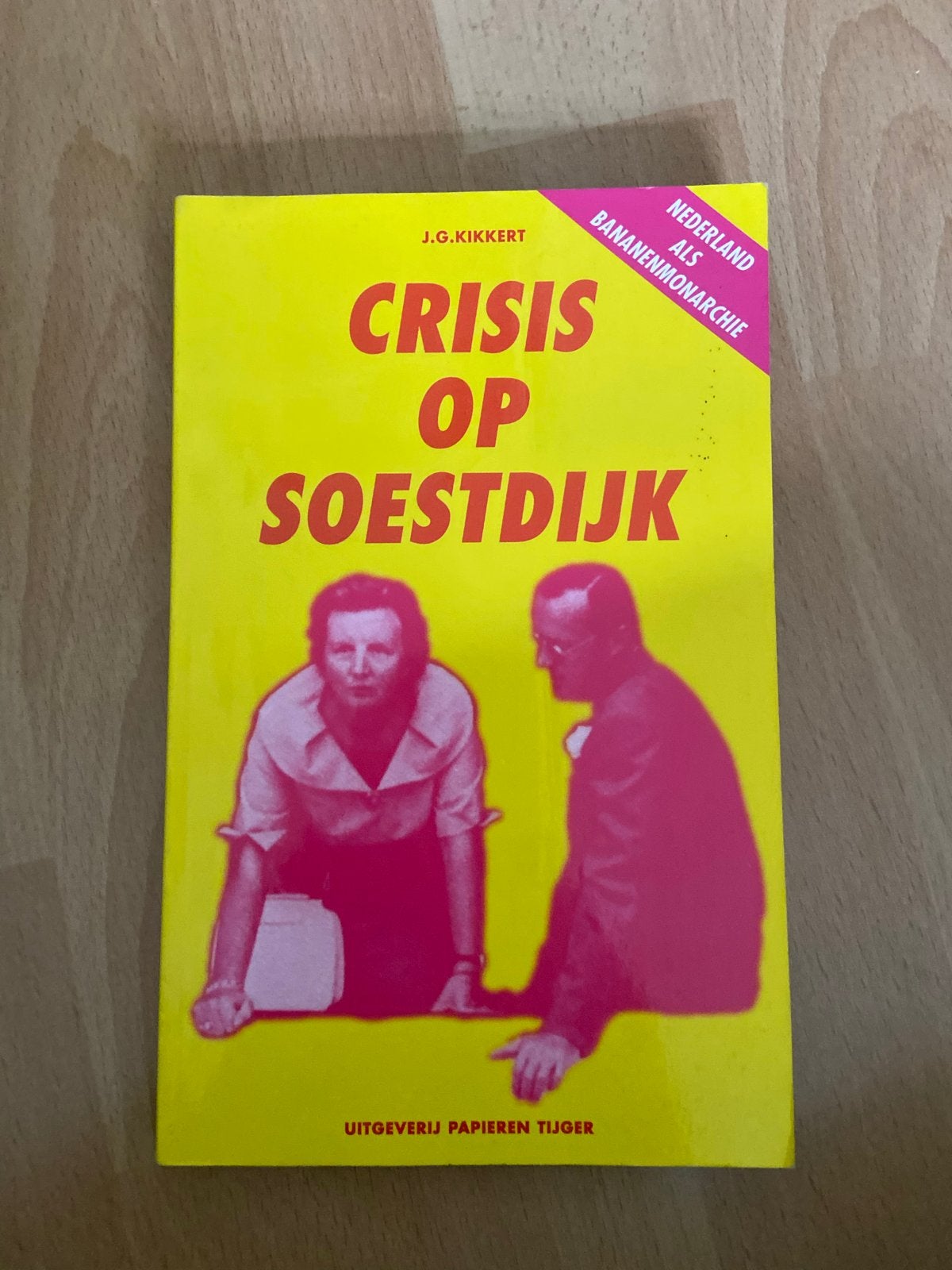 Crisis op Soestdijk - J.G. Kikkert, Ophalen of Verzenden, Gelezen, Nederland