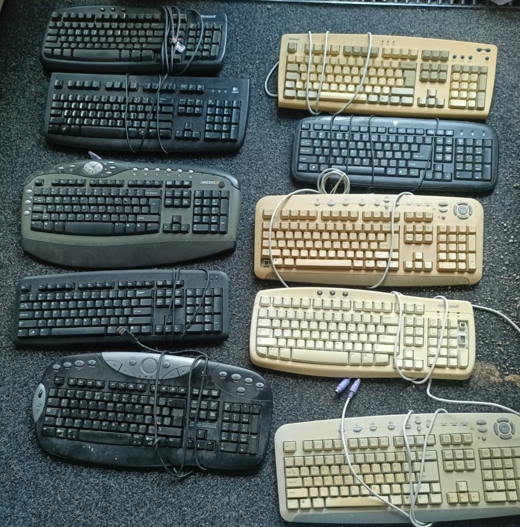 Partij oude PS/2 toetsenborden | Diverse modellen, Computers en Software, Gebruikt, Numeriek gedeelte, Ophalen of Verzenden, Qwerty