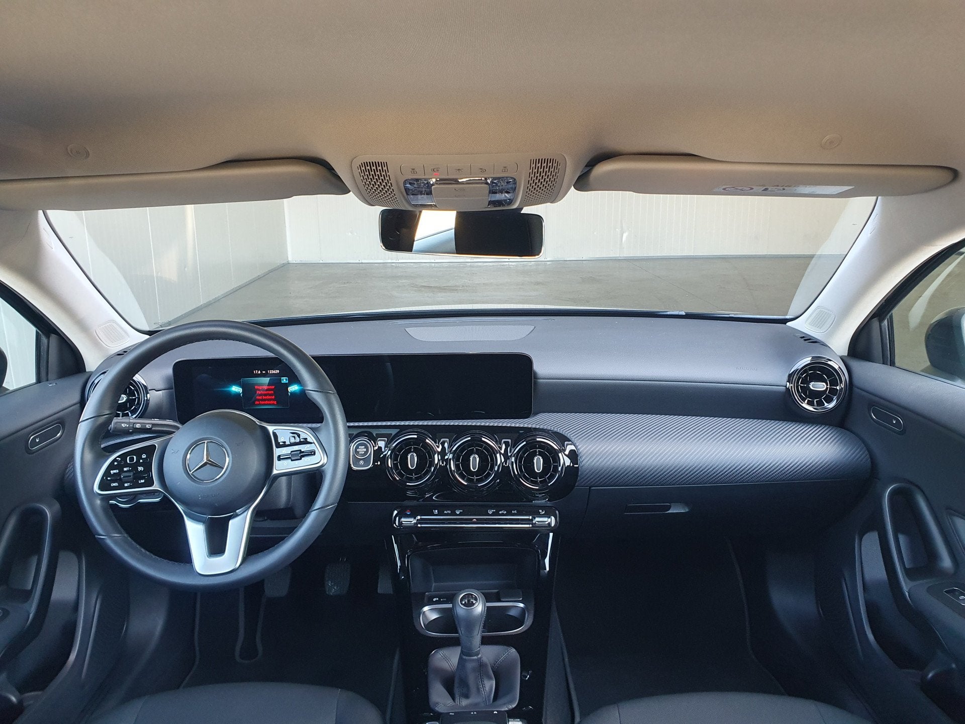 Mercedes-Benz A-Klasse 160 Business Solution DIG.COCKPIT/NAV, Auto's, Voorwielaandrijving, Stof, Gebruikt, Euro 6