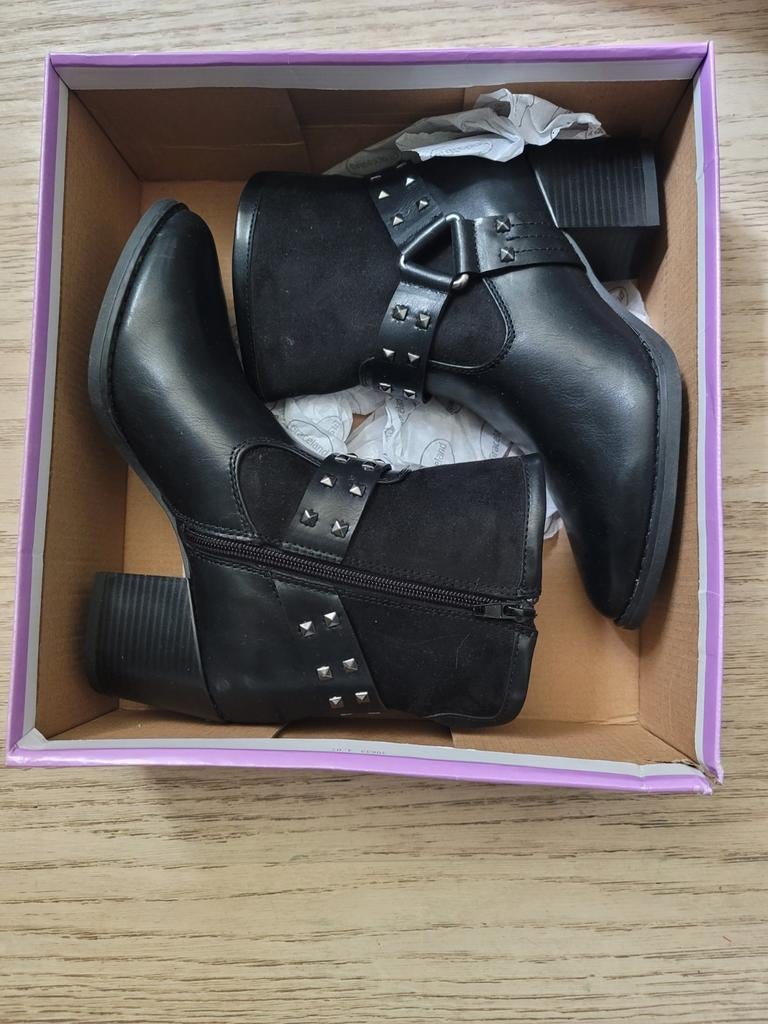 Nieuwe zwarte enkellaarsjes met studs - Maat 37, Ophalen of Verzenden, Nieuw, Zwart, Lage of Enkellaarzen
