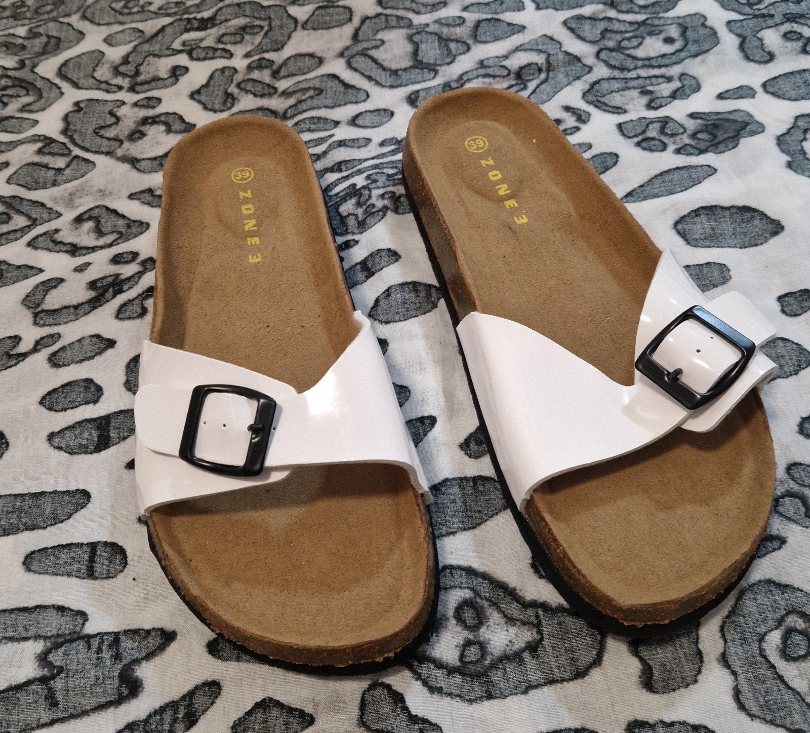 Nieuwe Witte Slippers 
/Maat 39 (Valt kleiner uit!), Ophalen of Verzenden, Nieuw, Wit