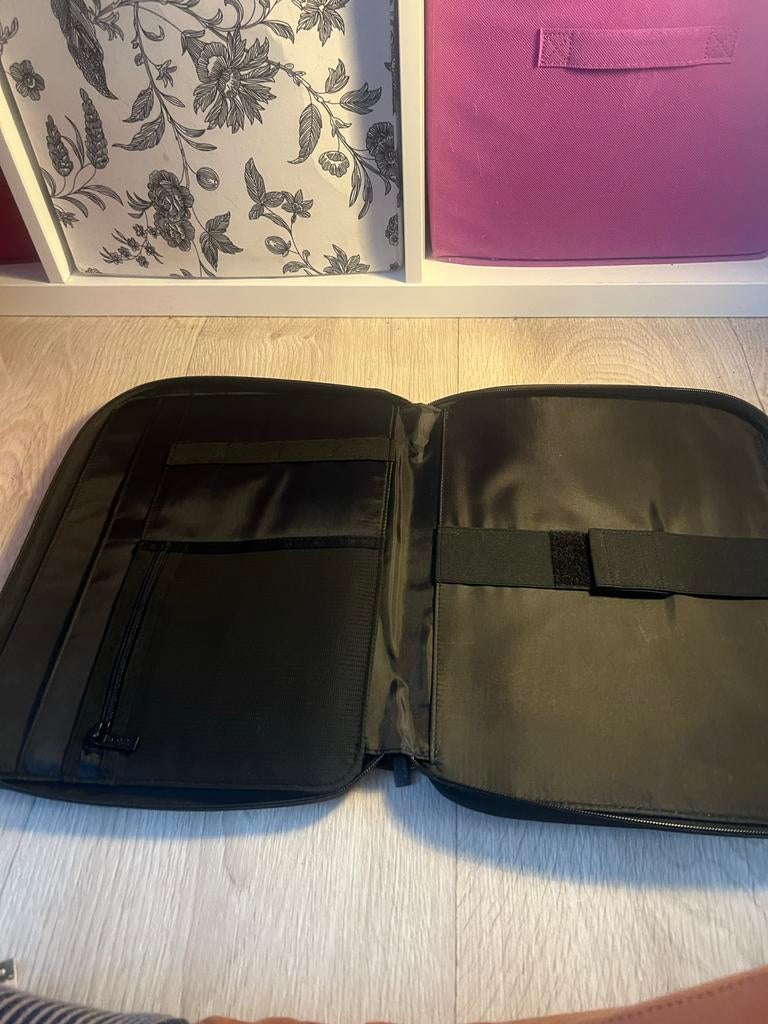 Nieuw BOSS Laptophoes Zwart, Verzenden, 15 inch, Zo goed als nieuw, Aktetas