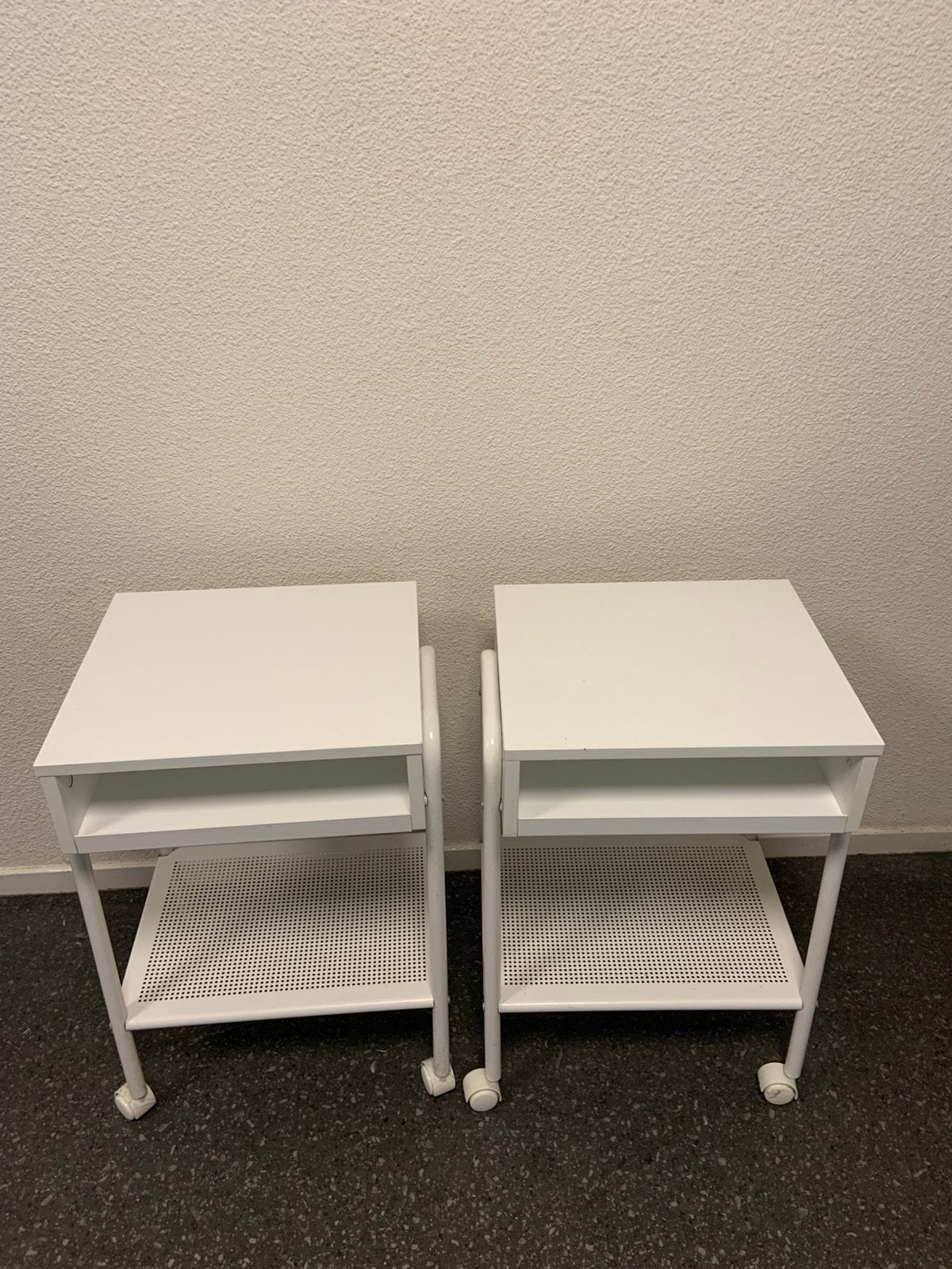 Nachtkastjes ikea 2x, Huis en Inrichting, Slaapkamer | Nachtkastjes, Ophalen, Zo goed als nieuw, Minder dan 45 cm
