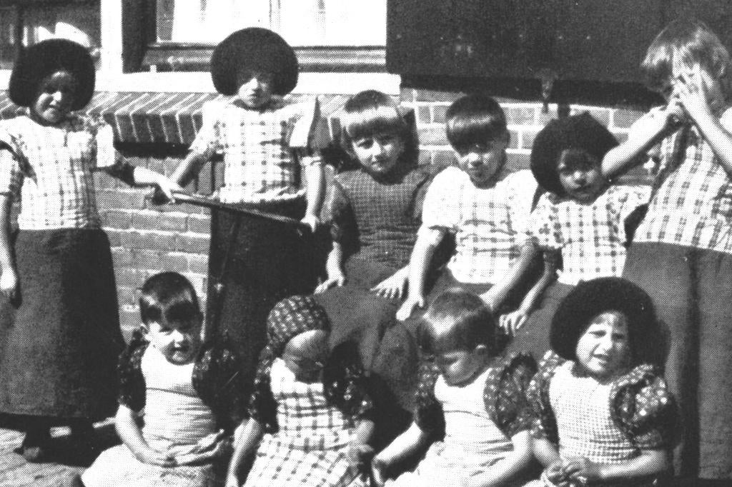 947026 Spakenburg 1954 Utr klederdracht Peuters Gelopen, Ophalen of Verzenden, 1940 tot 1960, Gelopen, Utrecht