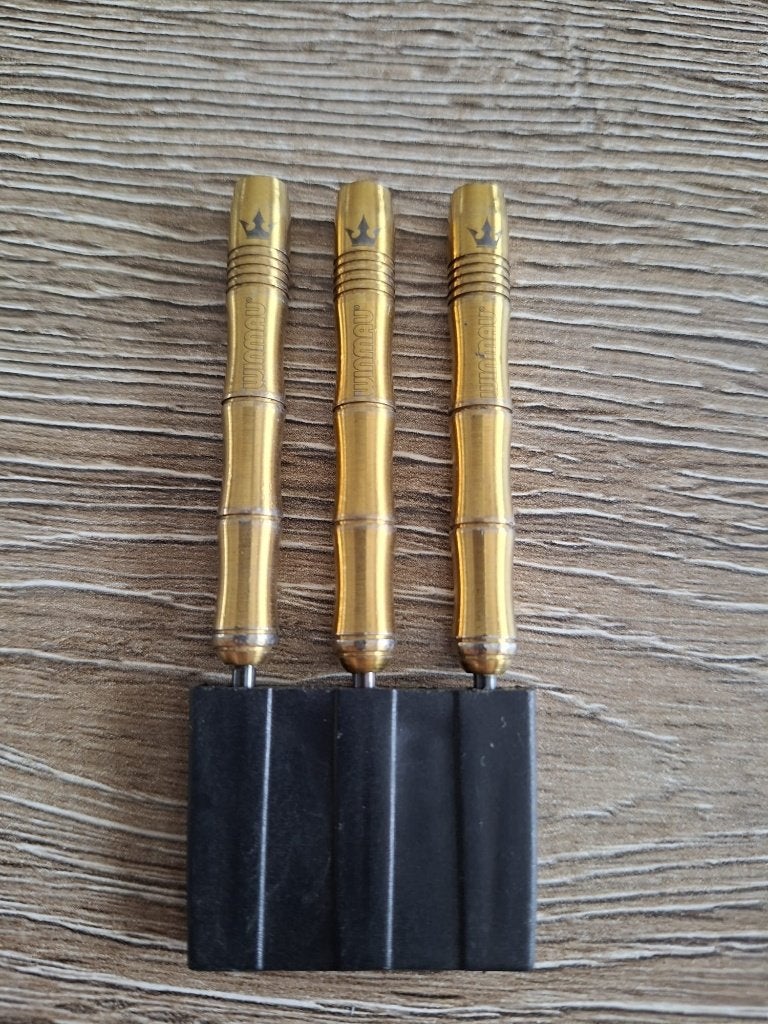Mervyn king gold/goud 24 gram winmau, Sport en Fitness, Ophalen, Zo goed als nieuw, Pijlen