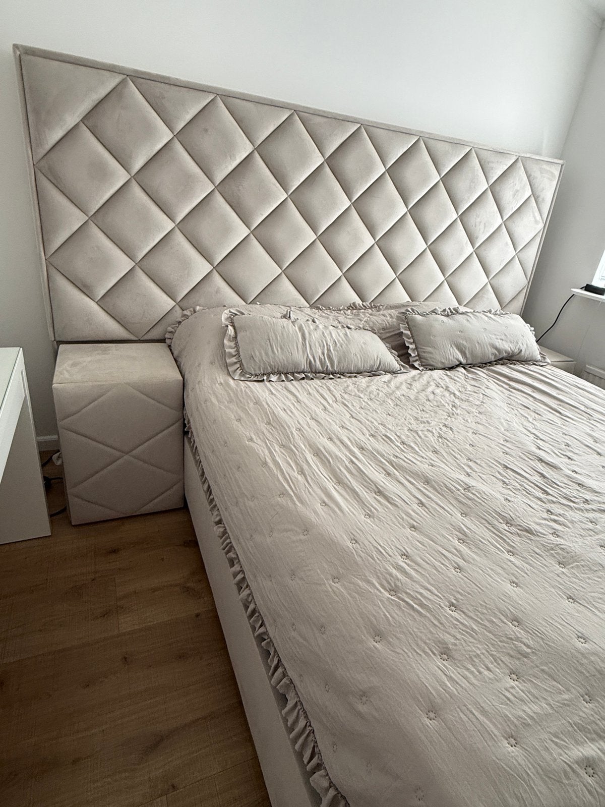 Luxe velvet bed inclusief nachtkastjes, Ophalen, Tweepersoons, Zo goed als nieuw, 180 cm