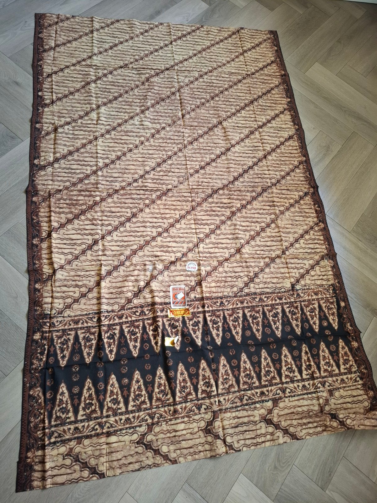 Indonesische batikdoek (sarung) uit Solo, Antiek en Kunst, Ophalen of Verzenden