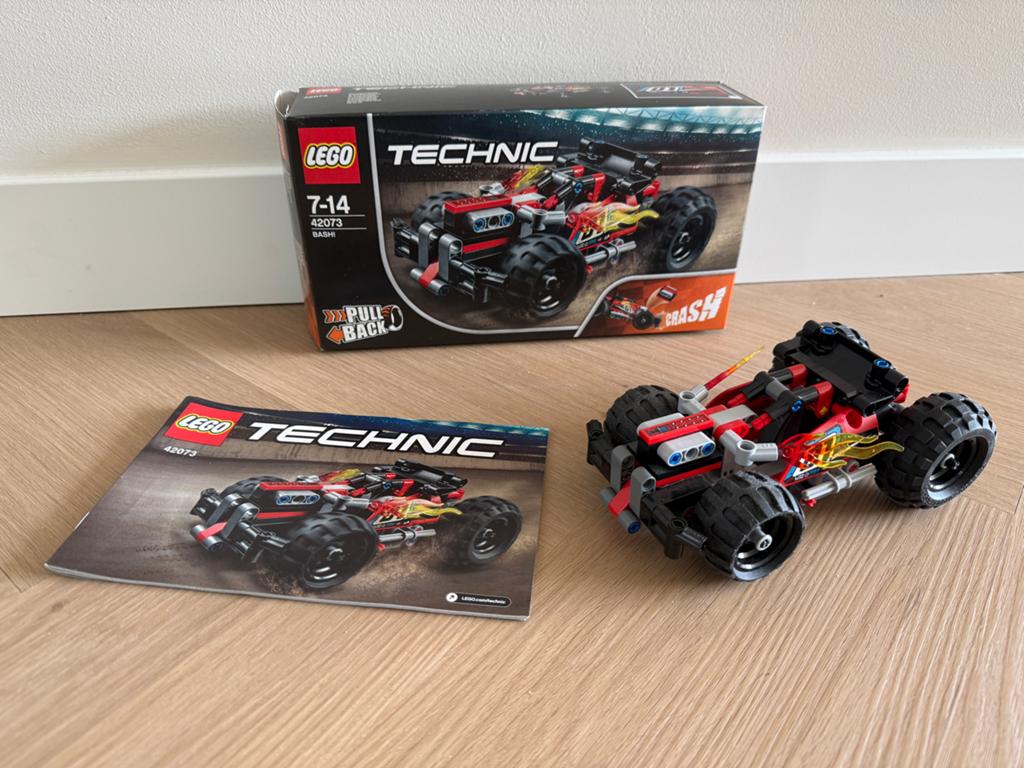 LEGO Technic 42073 Bash! Pull-Back Racer, Kinderen en Baby's, Speelgoed | Bouwstenen, Zo goed als nieuw, Overige merken, Ophalen of Verzenden