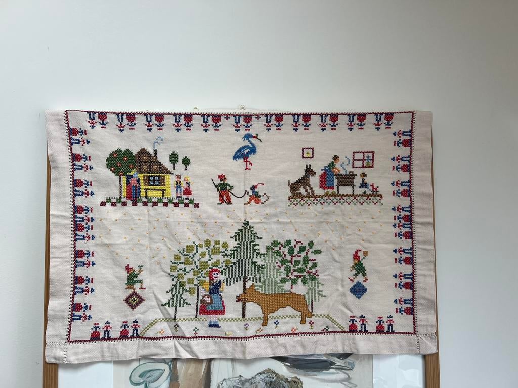Vintage borduurwerk wandkleed antiek kinderkamer, Ophalen of Verzenden