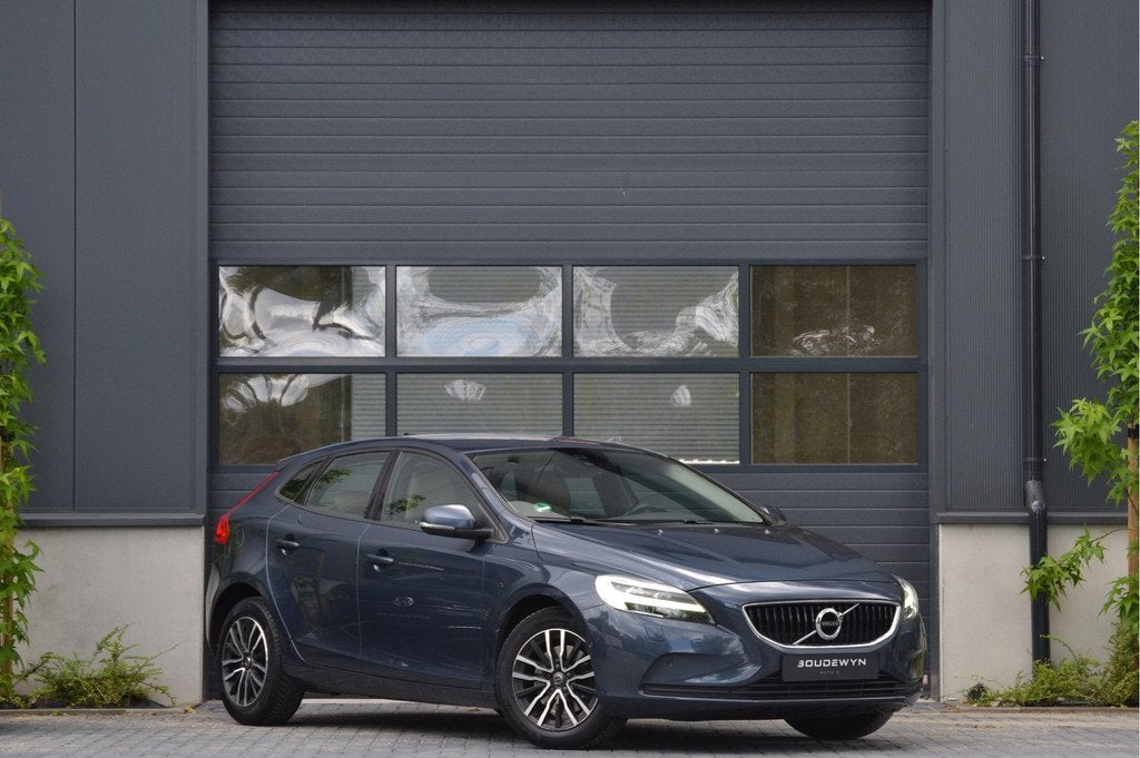 Volvo V40 2.0 T2 Momentum Cruise Control | Stoelverwarming |, Auto's, Volvo, Voorwielaandrijving, Euro 6, 4 cilinders, Blauw