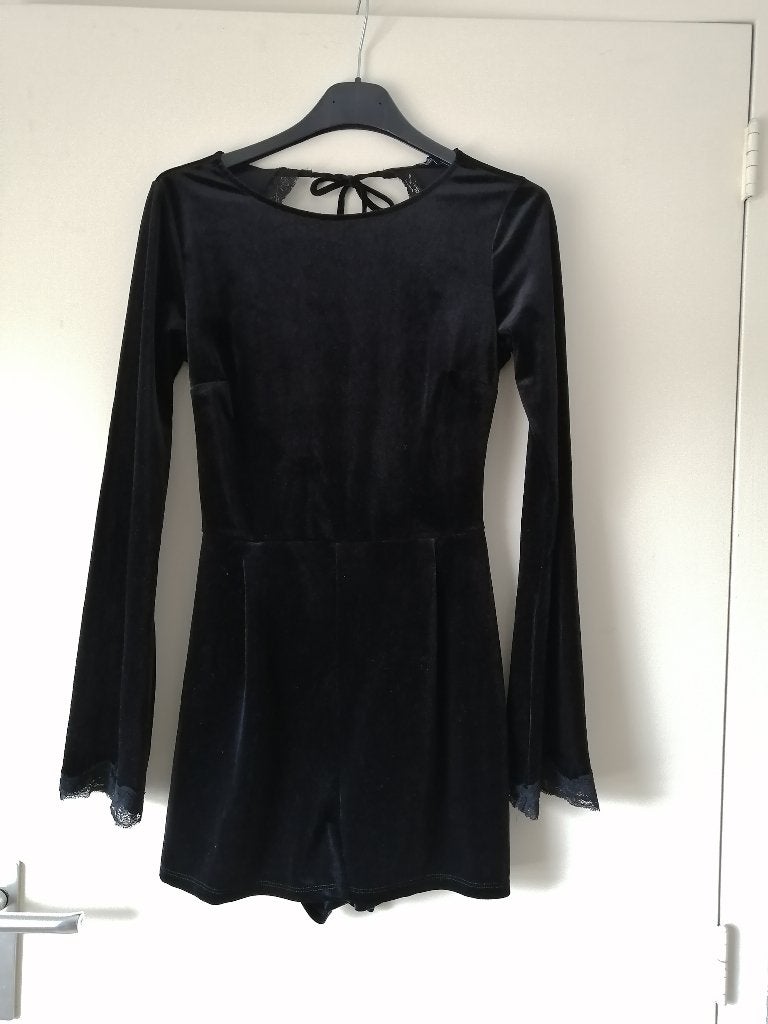 Jumpsuit met Open Rug - Maat M / 38 - Bershka Night Out, Kleding | Dames, Jumpsuits, Maat 38/40 (M), Verzenden, Zwart, Bershka