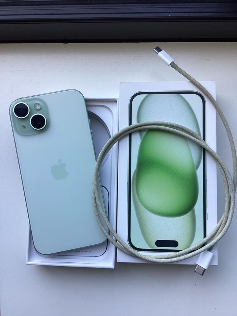 Iphone 15 128 GB + 3x screenprotectors, Telecommunicatie, Mobiele telefoons | Apple iPhone, 128 GB, IPhone 15, Ophalen of Verzenden