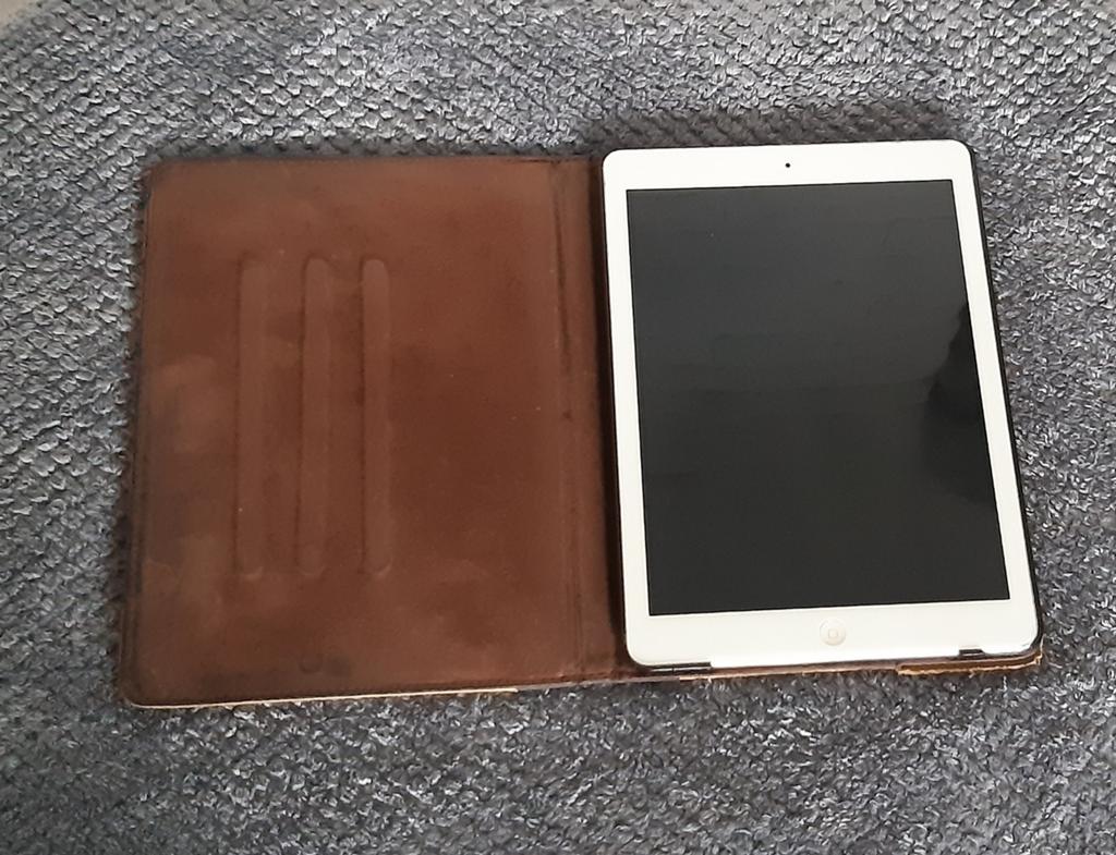 iPad Air (model A1474) MD788HC/B, Computers en Software, Apple iPads, 10 inch, Gebruikt, Apple iPad Air, Ophalen of Verzenden