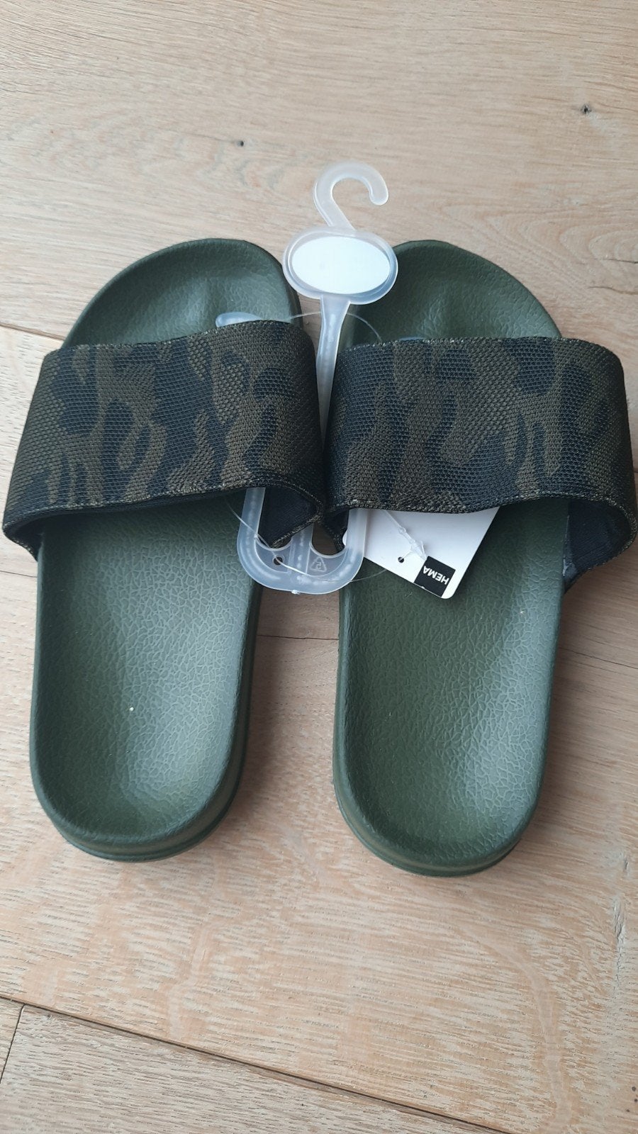 Nieuwe slippers maat 32/33, groen met camouflage, Jongen of Meisje, Overige typen, Nieuw, Ophalen of Verzenden