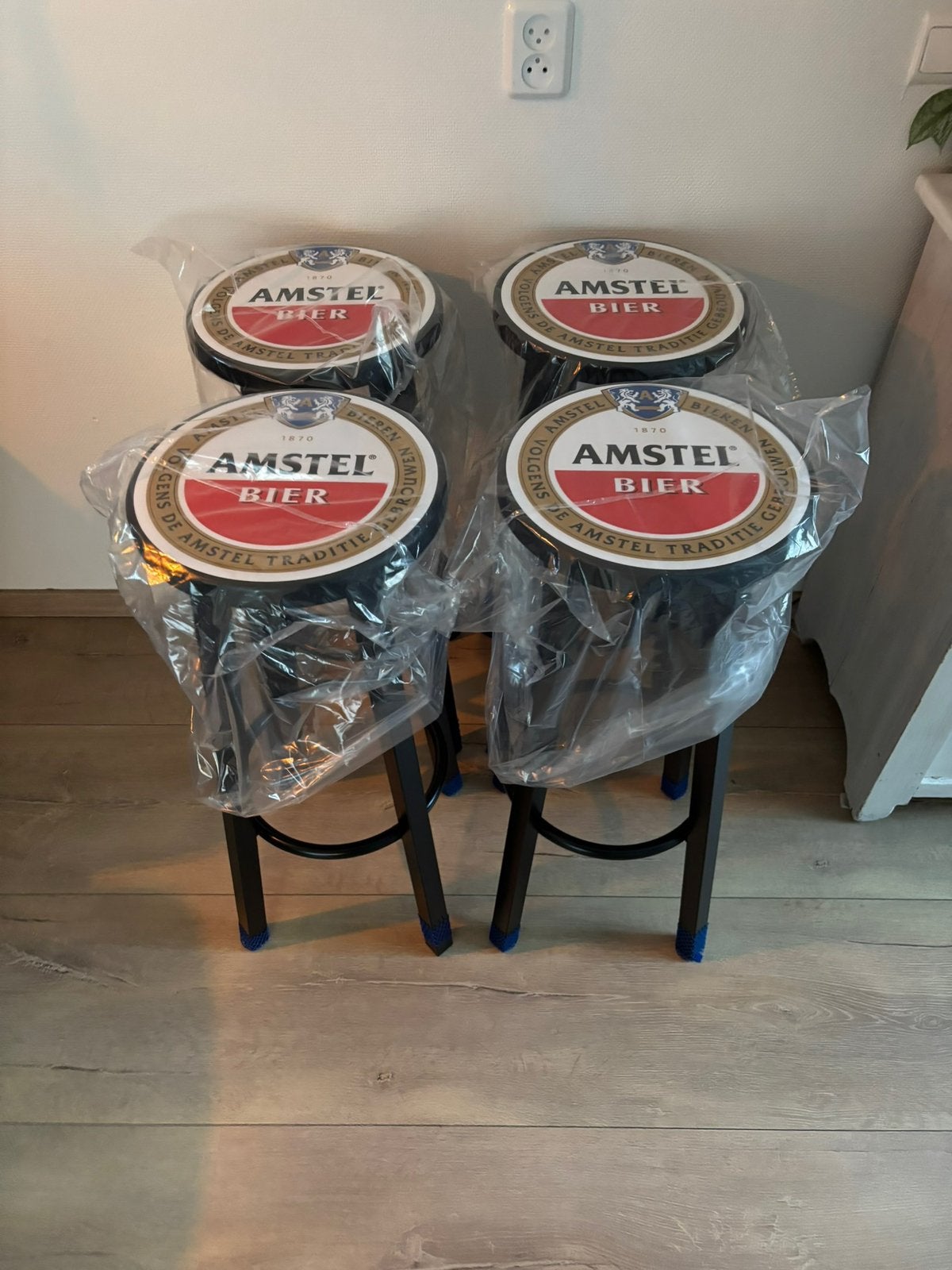 Amstel barkrukken – perfect voor thuisbar of kroeg, Huis en Inrichting, Barkrukken, 5 krukken of meer, Met voetsteun, 60 tot 90 cm