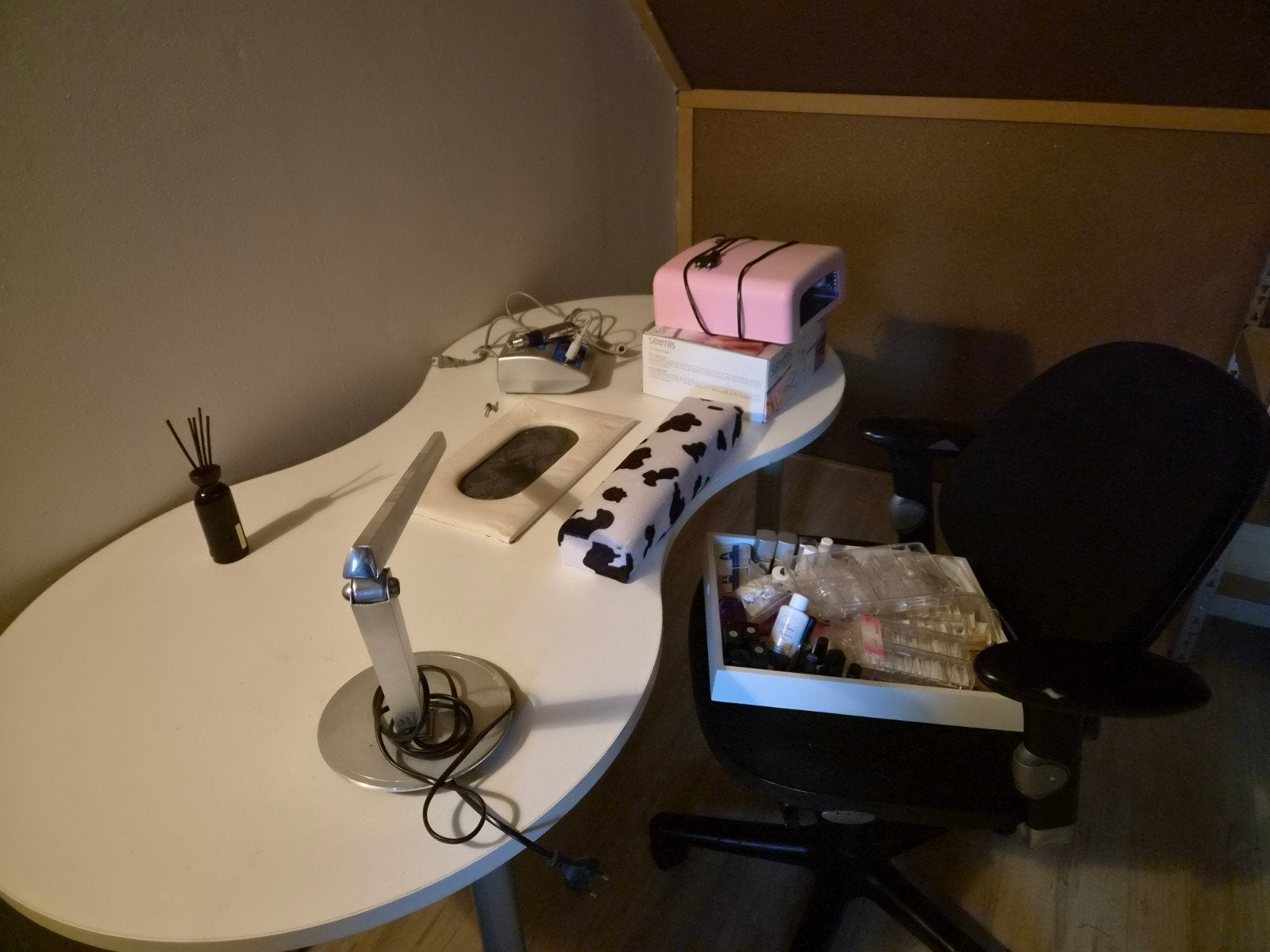 Nagelstudio met frees, lamp, stoel, tafel met afzuiging en t, Ophalen, Gebruikt, Overige typen