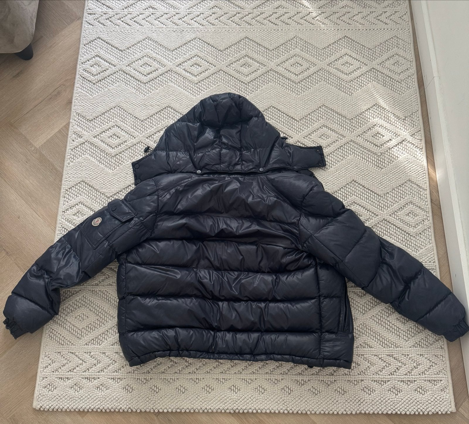 Moncler Maya Navy Donsjack Maat M, Ophalen, Zo goed als nieuw, Maat 48/50 (M), Blauw