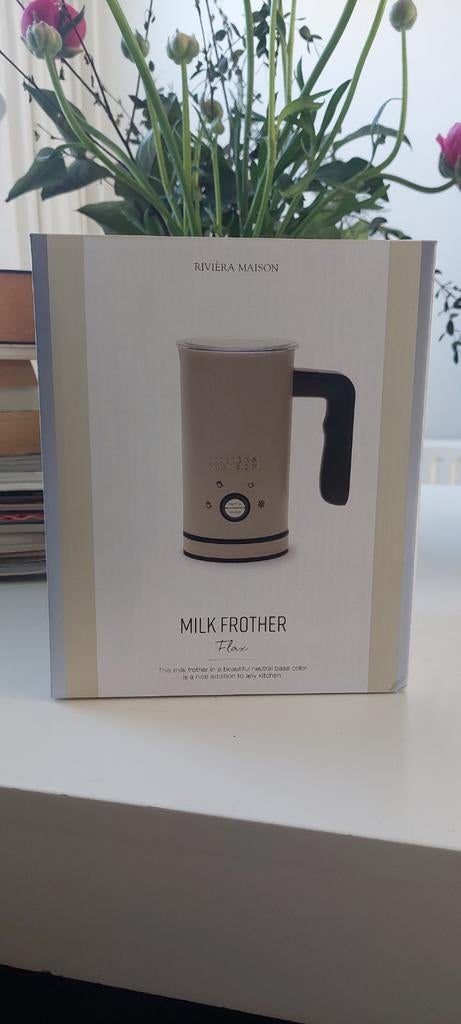 Riviera Maison Milk Frother Flax - Nieuw in doos, Ophalen of Verzenden, Nieuw, Elektrische melkopschuimer