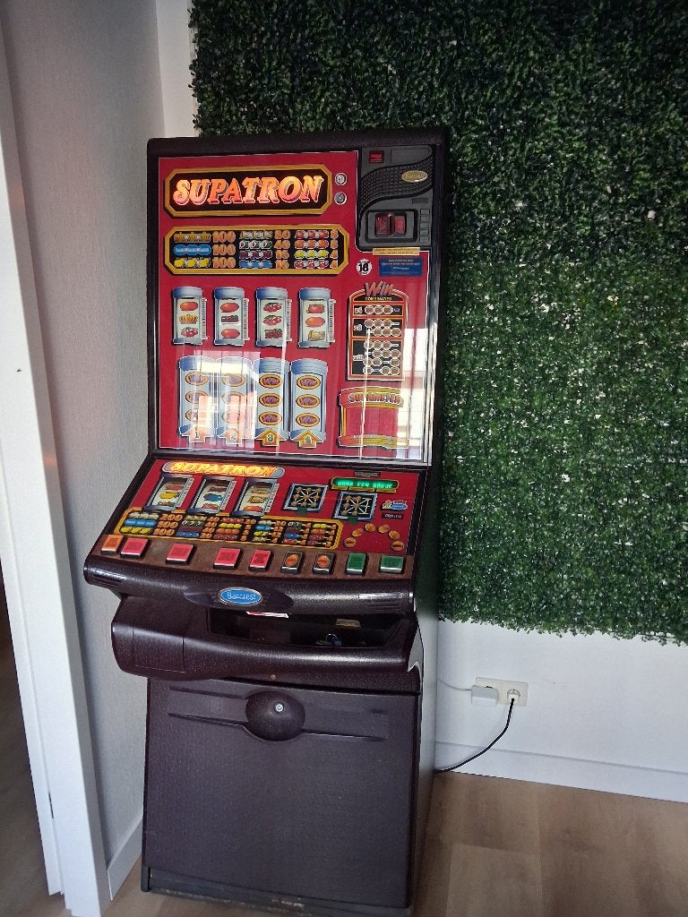 Supatron Gokast met sleutels, Verzamelen, Automaten | Gokkasten en Fruitautomaten, Euro, Ophalen, Gebruikt, Met sleutels