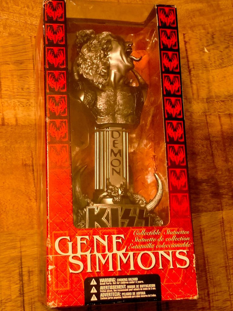Kiss Gene Simmons Demon McFarlane Toys buste RARE, Ophalen of Verzenden, Zo goed als nieuw, Pop, Beeldje of Miniatuur