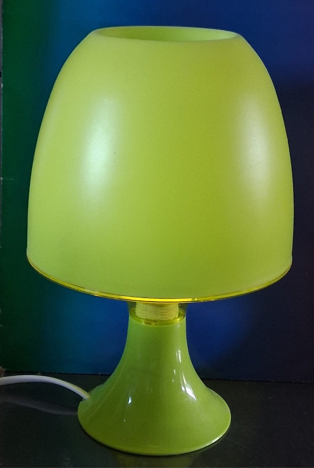 MUSHROOM.  Tafellamp.  Geelgroen.  Kunststof.  24 cm., Ophalen, Kunststof, Overige merken, Groen