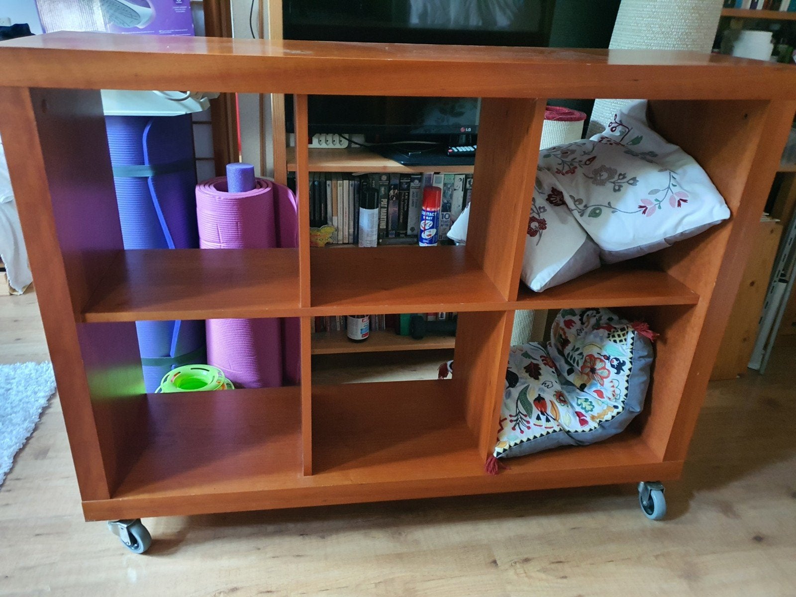 Vakkenkast roomdivider hout(+fineer) op wielen., Huis en Inrichting, Ophalen, Gebruikt, 25 tot 50 cm, 100 tot 150 cm