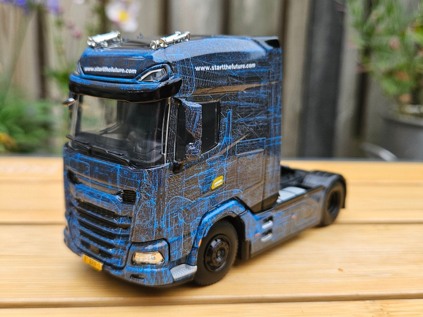 WSI DAF XG+ 4x2 New Generation Camouflage Demonstratietruck, Ophalen of Verzenden, Zo goed als nieuw, Bus of Vrachtwagen, Wsi