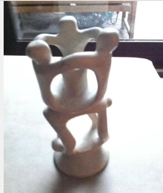 Design beeldje steen hoogte 20 cm Br 10 cm beige, Ophalen of Verzenden, Zo goed als nieuw, Mens