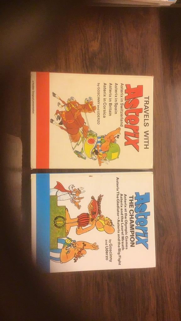 Asterix omnibus 2 stuks engels talig, Meerdere stripboeken, Ophalen, Zo goed als nieuw