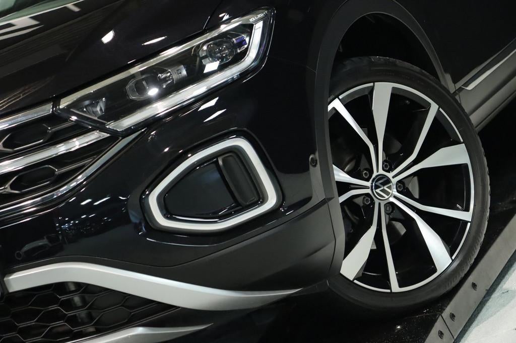 Volkswagen T-Roc 1.5 TSI ACT / PANODAK / VIRTUAL / ACC / MAS, Zwart, 4 cilinders, 150 pk, Zwart