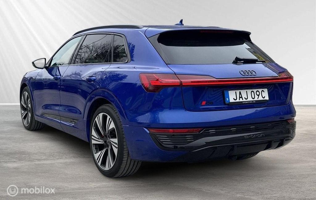 Audi Q8 e-tron 55 quattro S Edition 115 kWh B&O, pano, Auto's, Audi, Automaat, Gebruikt, Blauw, 491 km