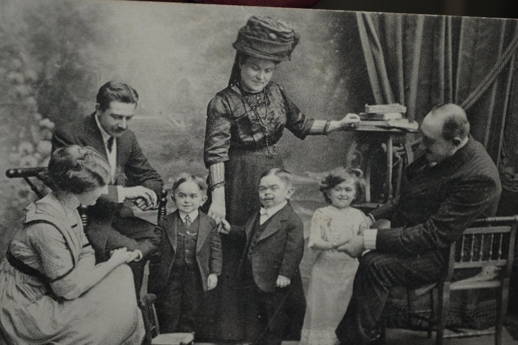 frankrijk 1910 lilliputters kleine  mensen, Ophalen of Verzenden, Voor 1920, Gelopen, Sterren en Beroemdheden