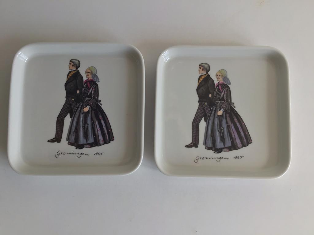 2 gebaksbordjes Groningen klederdracht 1865 Villeroy & Boch, Huis en Inrichting, Keuken | Servies, Nieuw, Ophalen of Verzenden