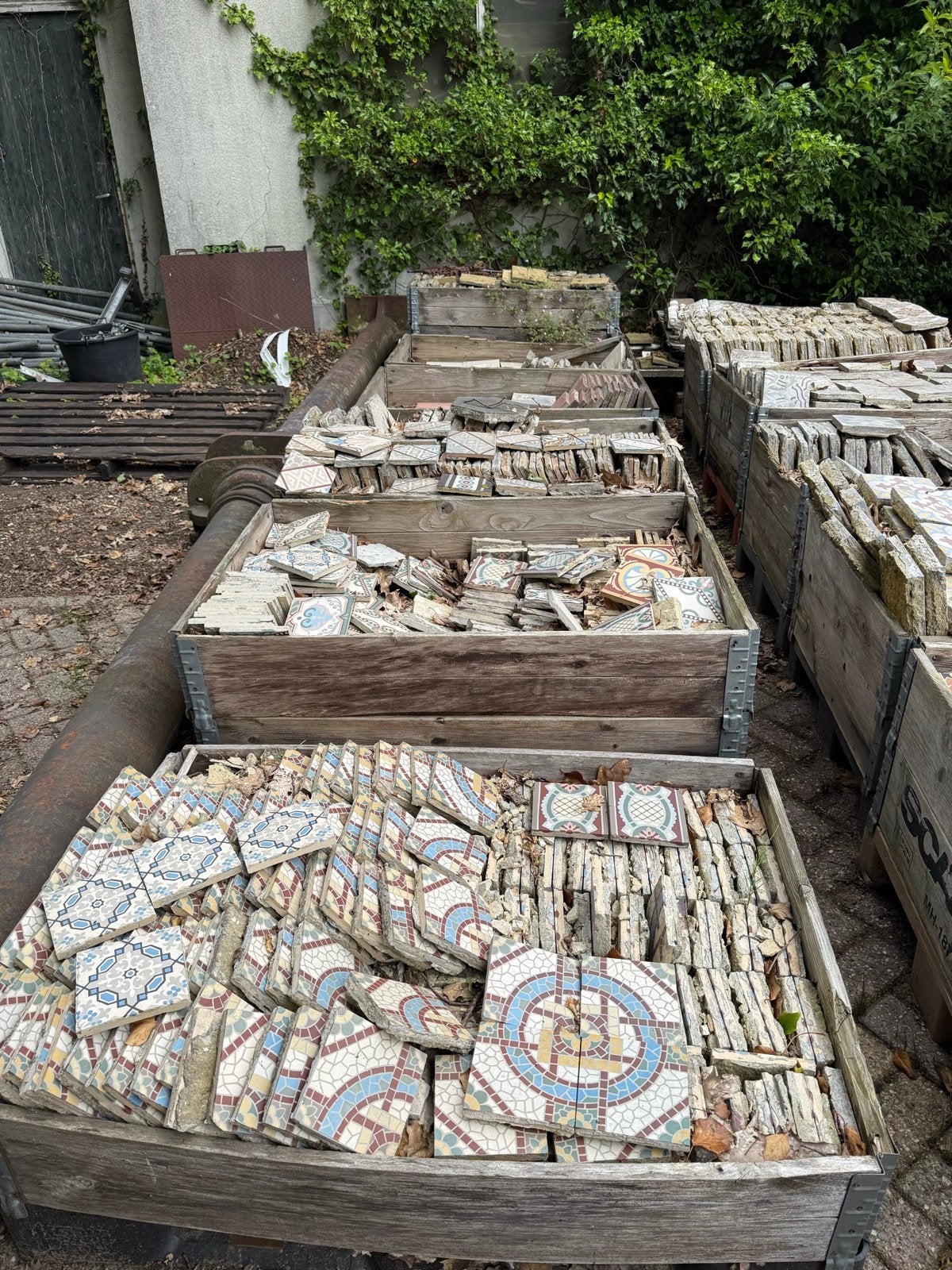 Diverse partij gebruikte tegels - unieke patronen, Gebruikt, Keramiek, 20 tot 40 cm, 10 m² of meer