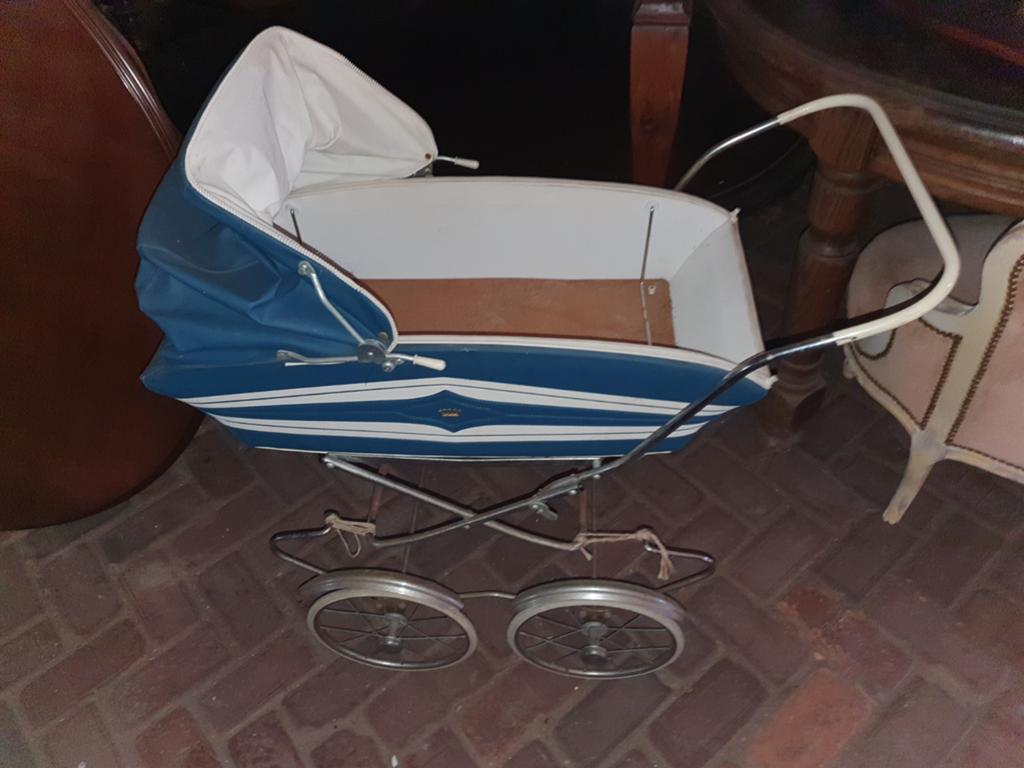Antieke poppenwagen, Ophalen