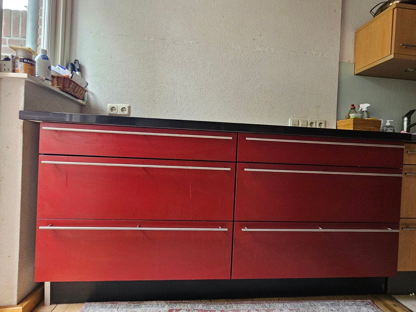 Keuken kast/dressoir met natuurstenen blad en wijnrode front, Huis en Inrichting, Keuken | Keukenelementen, Gebruikt, 150 tot 200 cm