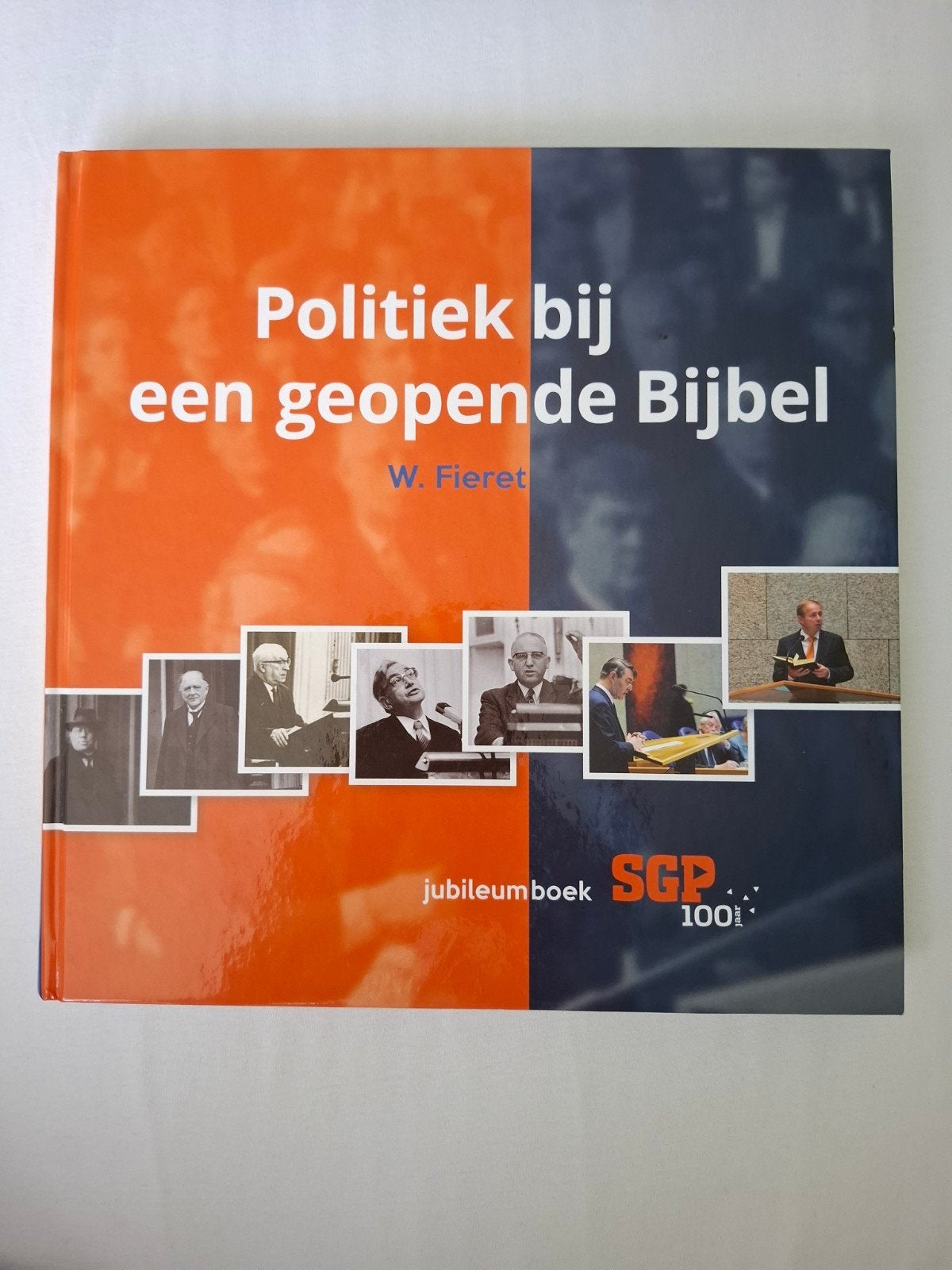 W. Fieret - Politiek bij een geopende Bijbel, Ophalen of Verzenden, Zo goed als nieuw, W. Fieret, Nederland