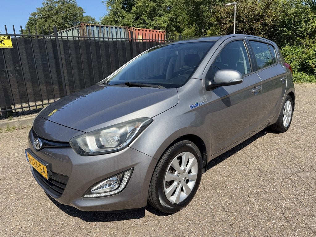 Hyundai i20 1.4i i-Motion 5 Drs Airco/StrBkr/CV/LMV, Auto's, Hyundai, Voorwielaandrijving, Euro 5, Zwart, 4 cilinders
