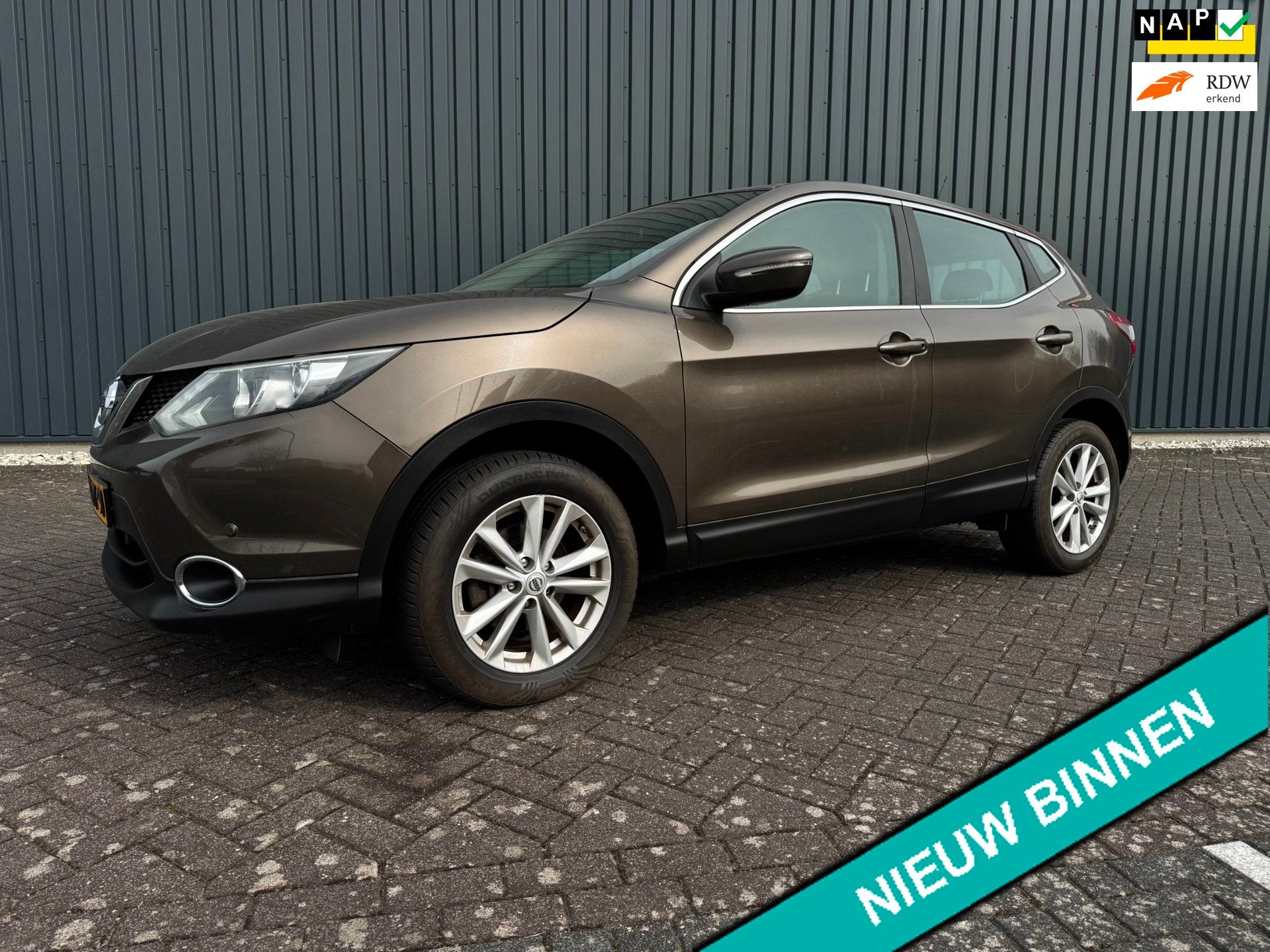 Nissan Qashqai 1.2 Acenta ( TREKHAAK + AIRCO + NW APK 2027), Voorwielaandrijving, Euro 5, Stof, Gebruikt