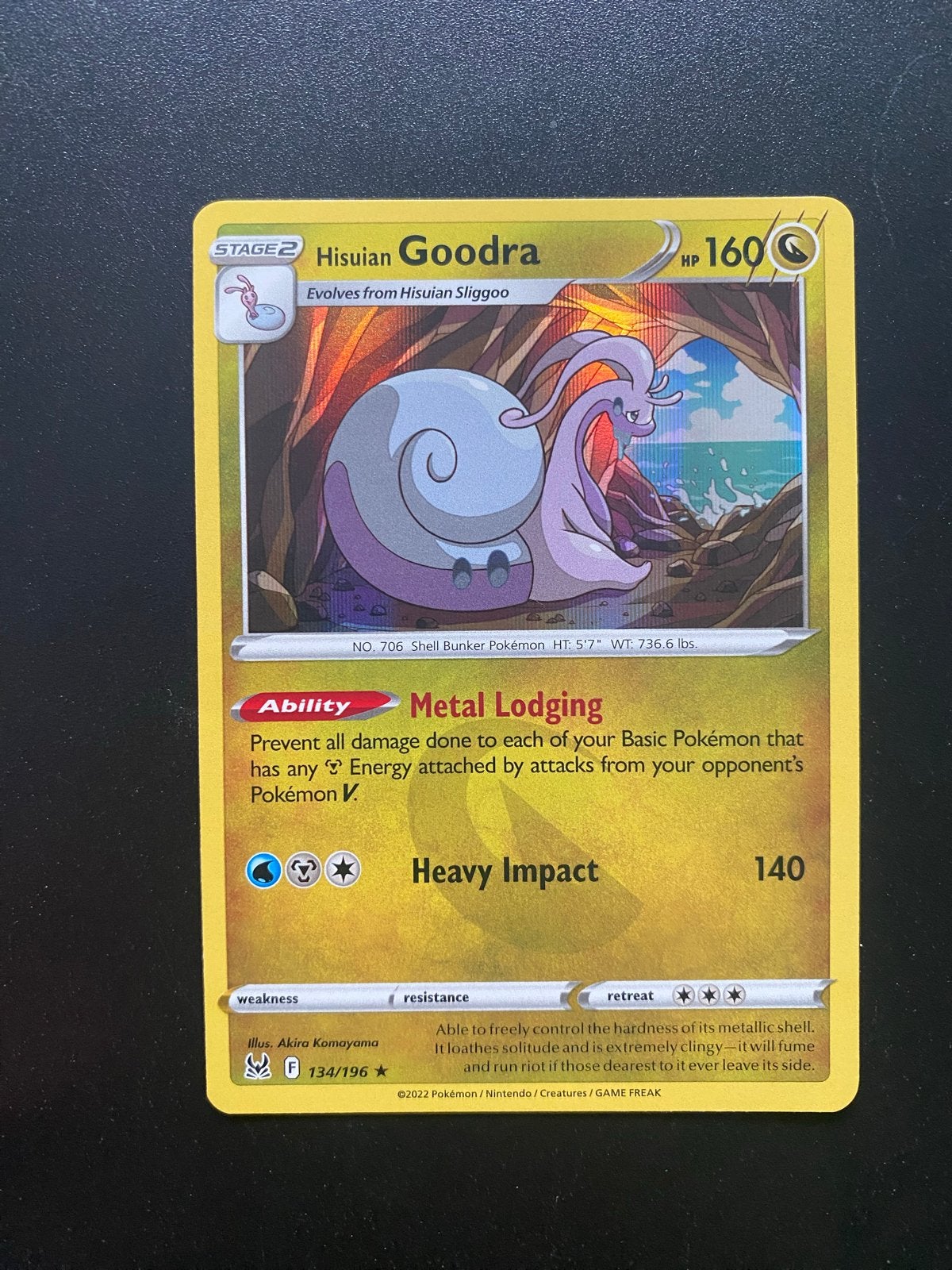 Hisuian Goodra 134/196 Holo Pokémon Lost Origin, Ophalen of Verzenden, Zo goed als nieuw, Losse kaart, Foil