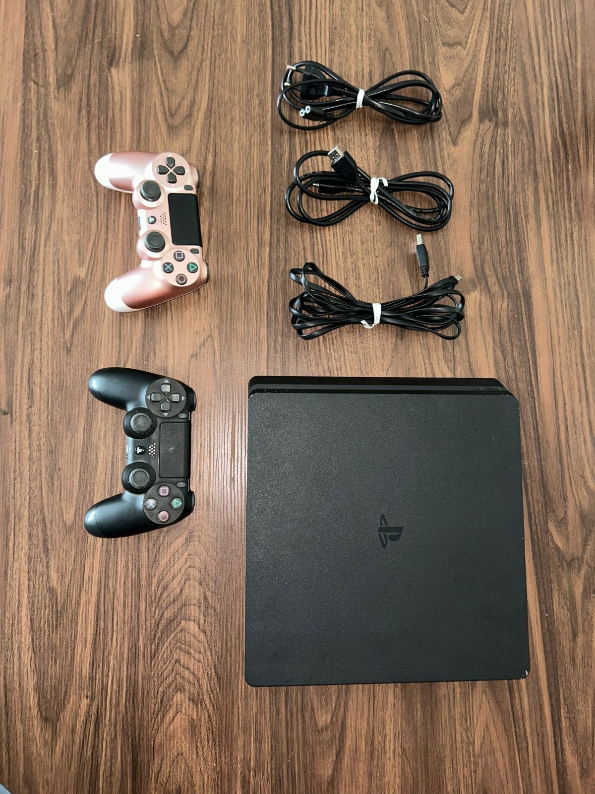 PlayStation 4 Slim 500GB met 2 controllers en 4 games, Met 2 controllers, Ophalen of Verzenden, Zo goed als nieuw, Slim