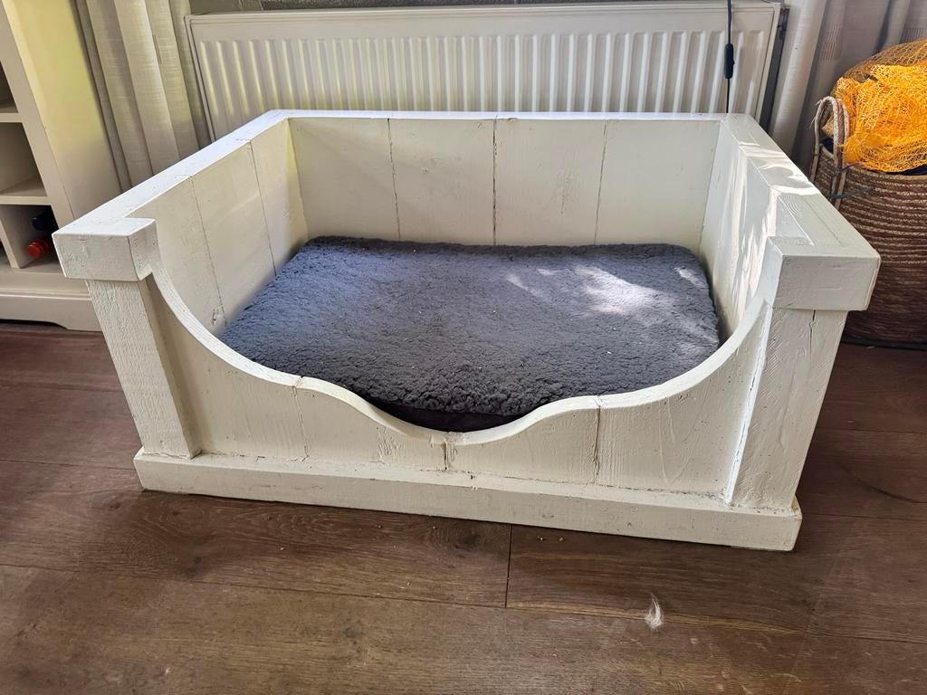 Witte houten hondenmand 53 cm x 78 cm., Dieren en Toebehoren, Ophalen of Verzenden, Zo goed als nieuw, Overige