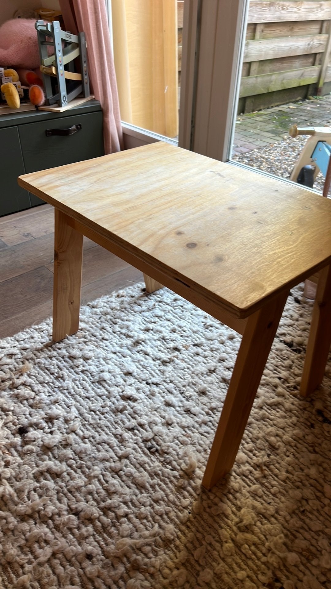 Houten kinderbureau met krukje, Ophalen, Zo goed als nieuw, Overige typen