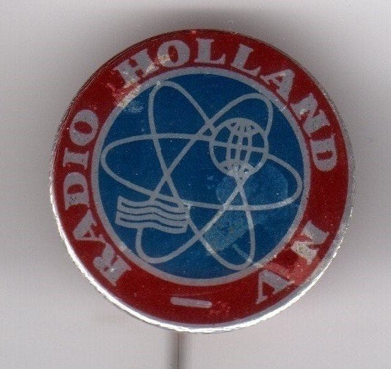 Speldje RADIO HOLLAND AMSTERDAM (A1), Verzamelen, Speldjes, Pins en Buttons, Ophalen of Verzenden, Gebruikt, Overige onderwerpen