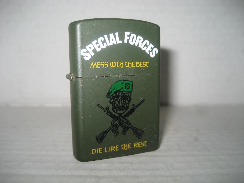 Benzine open klap aansteker  "special forces", Ophalen of Verzenden, Zo goed als nieuw, Aansteker