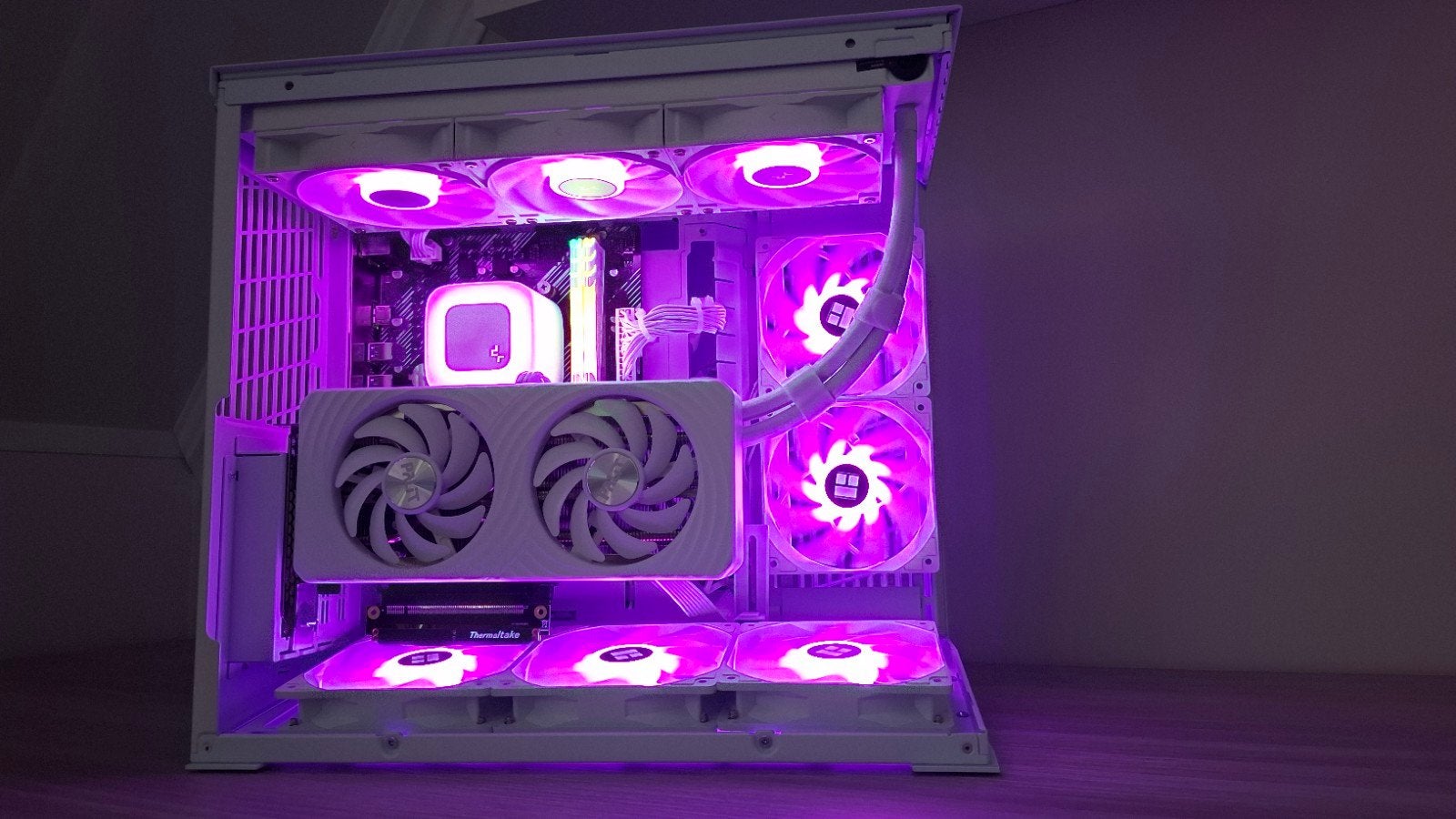 High-End Witte Gaming PC | Ryzen 5 5600X & RTX 5060 Ti, Computers en Software, Desktop Pc's, Ophalen of Verzenden, Zo goed als nieuw