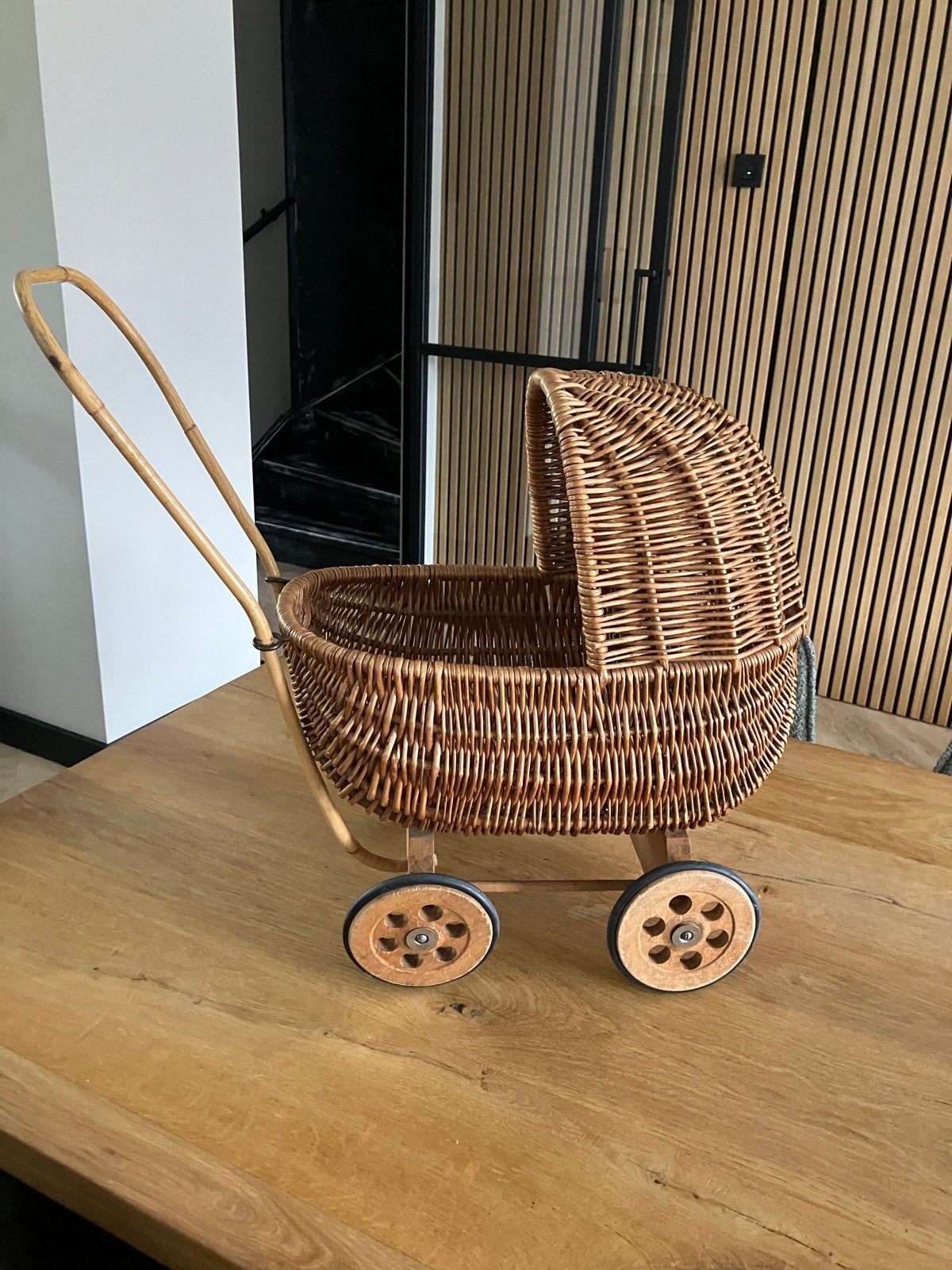Vintage rotan poppenwagen, Ophalen, Gebruikt, Overige typen