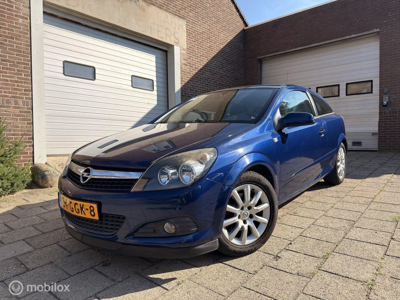 Opel Astra GTC 1.6 Executive, Voorwielaandrijving, 15 km/l, 4 cilinders, Blauw