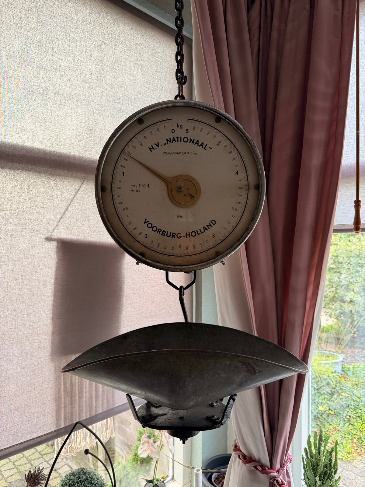Brocante weegschaal, Ophalen